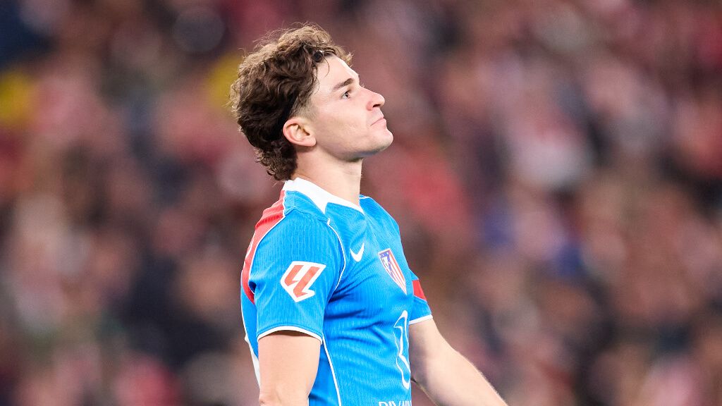  Julián Álvarez frente al Athletic (Europa Press)