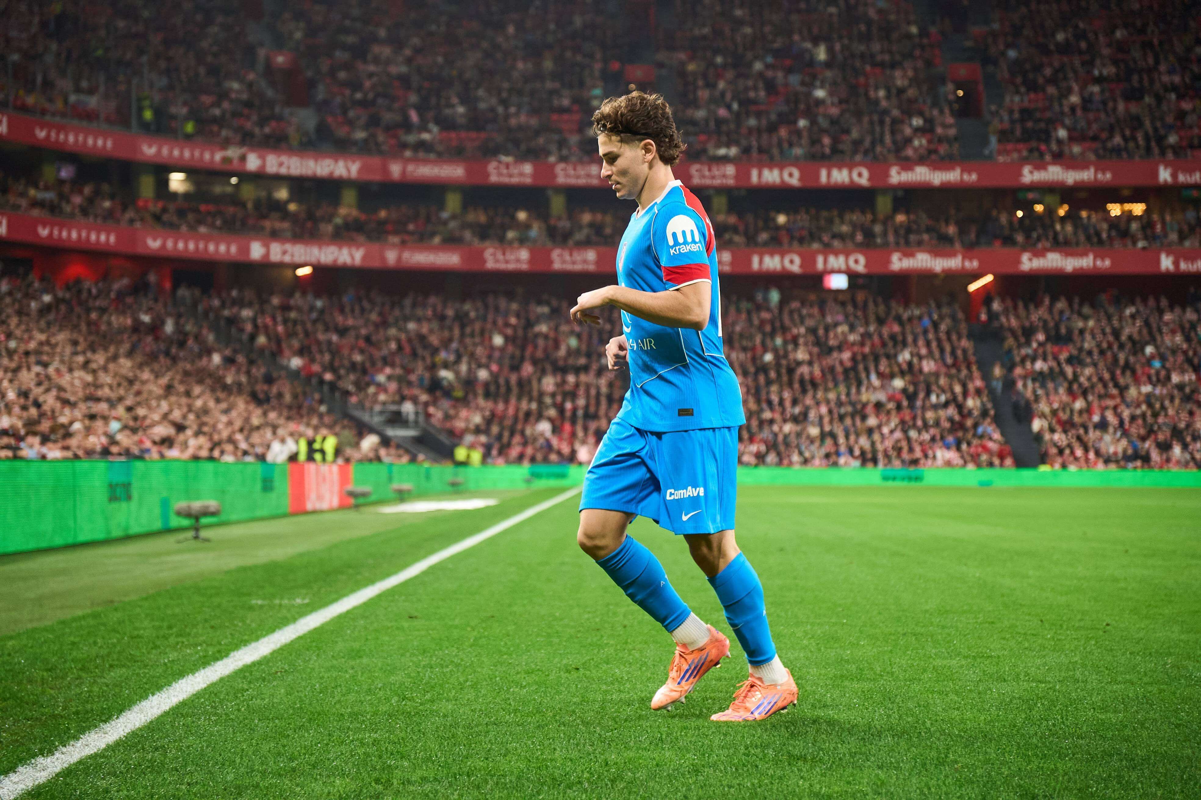  Julián Álvarez, en el Athletic-Atlético.