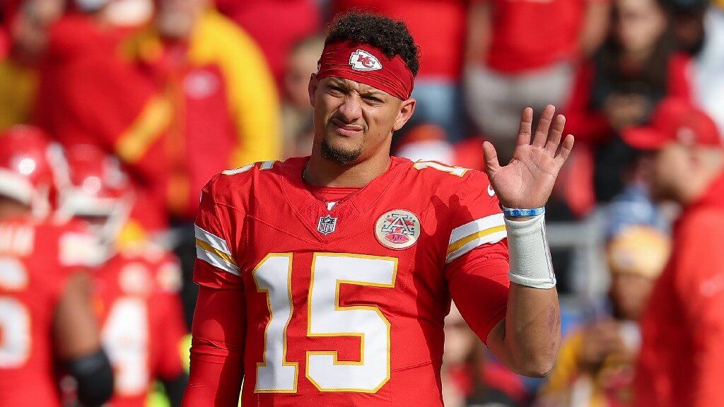 Patrick Mahomes durante el choque contra los Colts.