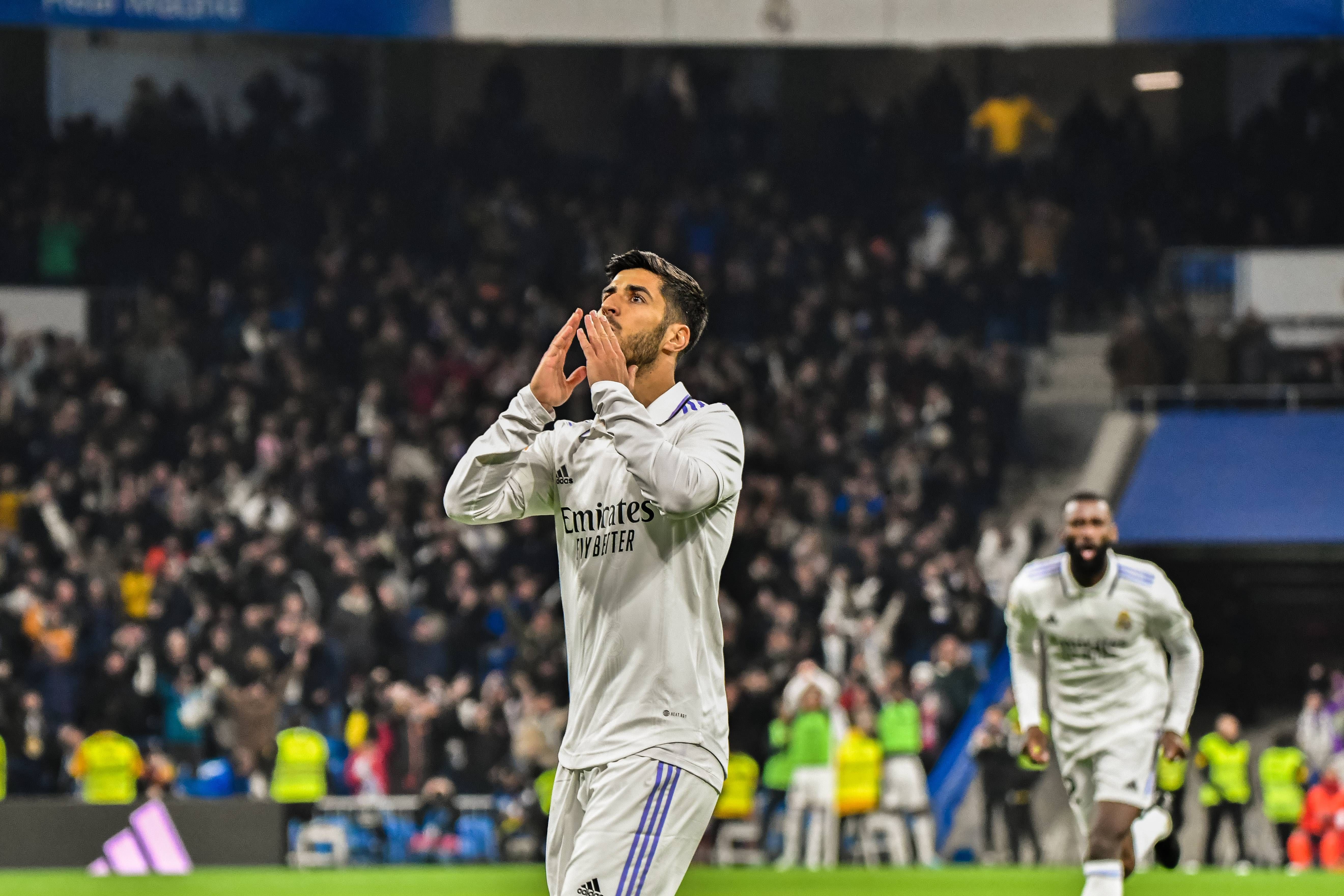 Marco Asensio celebra su gol en el Real Madrid-Valencia.