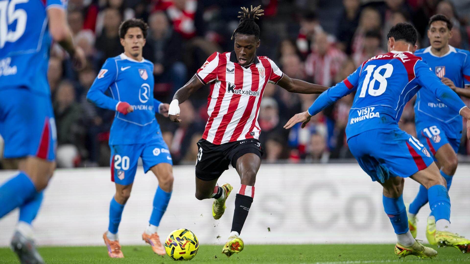  Nico Williams al ataque ante el Atlético de Madrid en San Mamés.