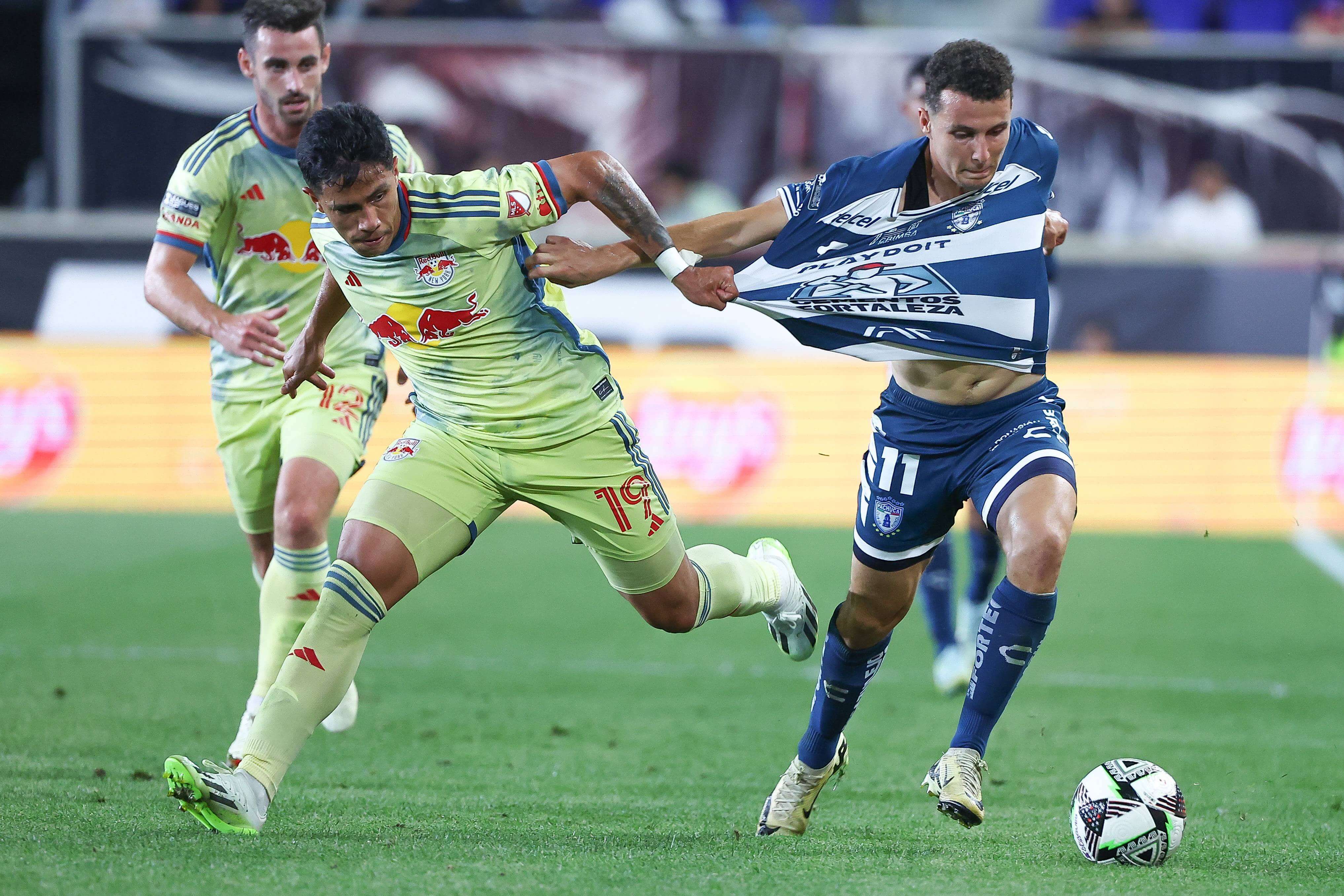 Oussama Idrissi, durante un partido con Pachuca.