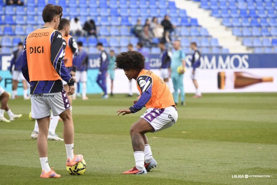 Peter Federico calienta en El Alcoraz.