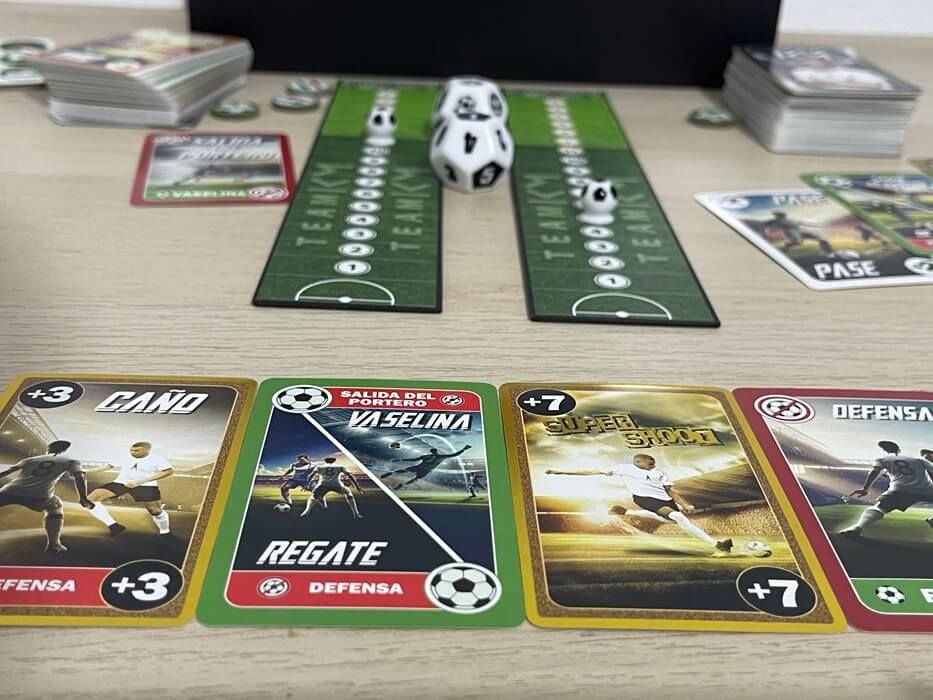 Siete cartas en mano y mucha estrategia para marcar toda la partida.