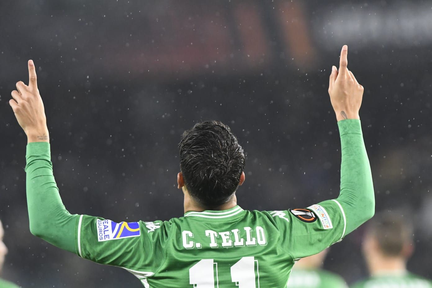 Tello celebra su gol ante el Ferecnvaros