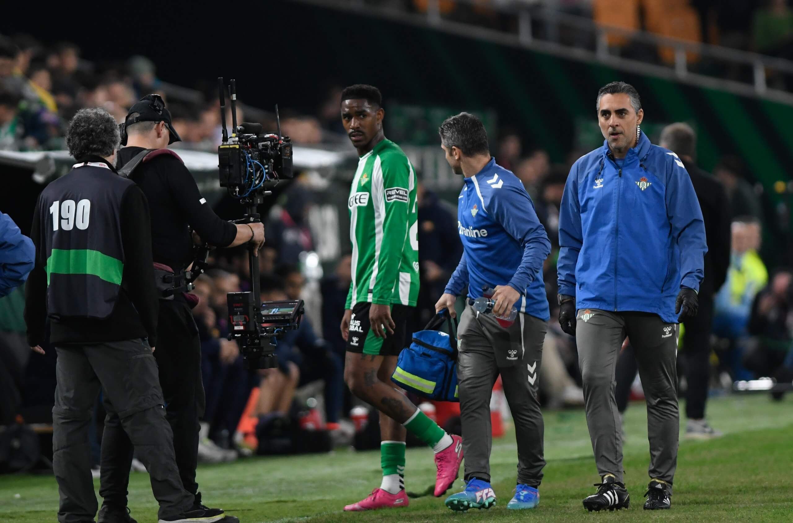 Junior Firpo terminó lesionado contra el Barça