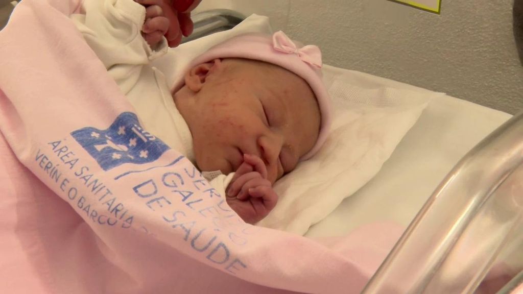 Coral, Elena, Erik y María, los primeros bebés nacidos en España al compás de las campanadas de 2026