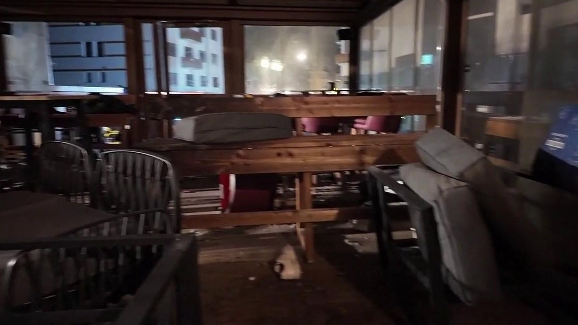 Imágenes local incendiado en Suiza