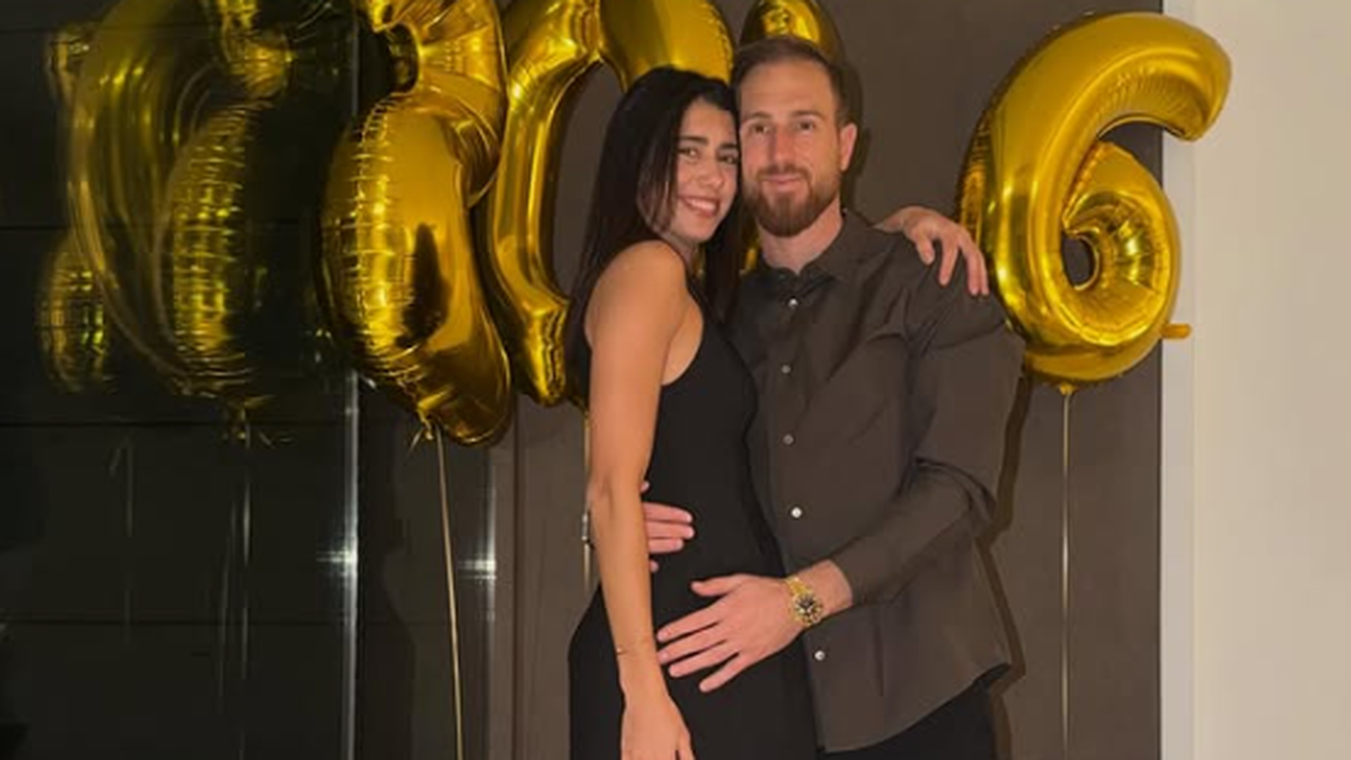 Jan Oblak, posando con su pareja la tenista Olga Danilovic