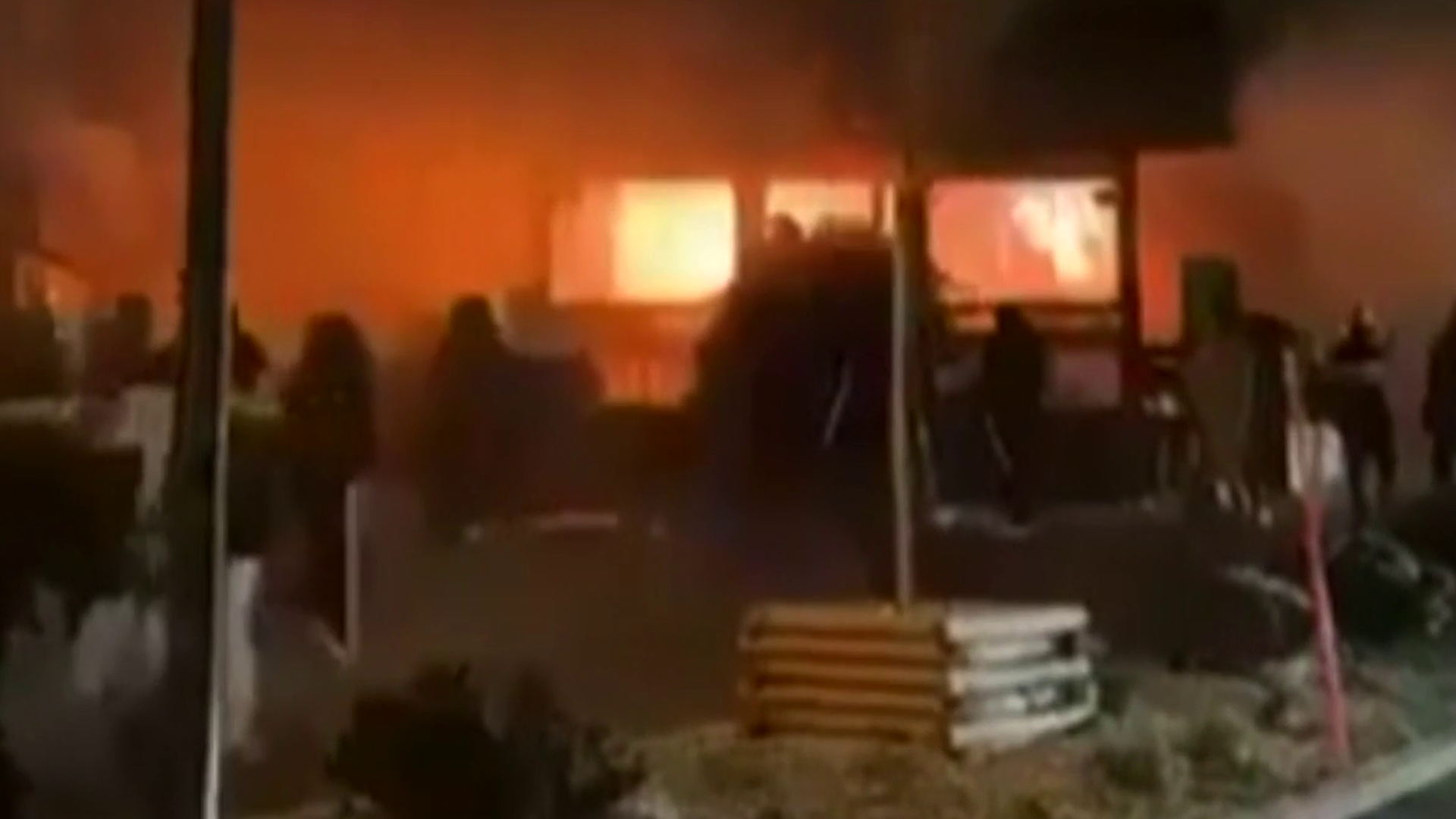 Las hipótesis sobre el origen del incendio mortal de Año Nuevo en Suiza: de las bengalas en botellas de champán a una vela de cumpleaños