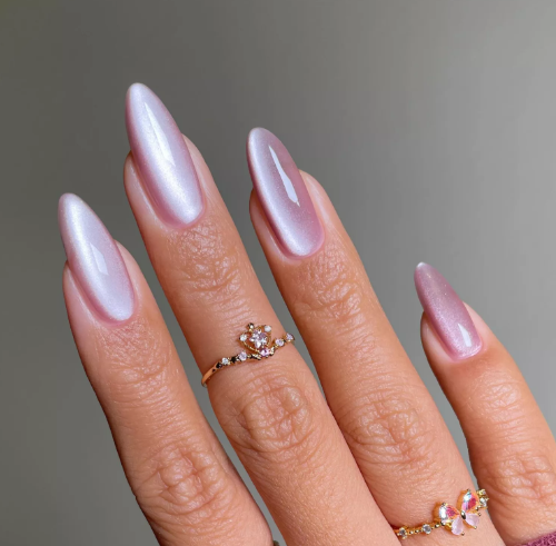 Manicura rosa con brillo