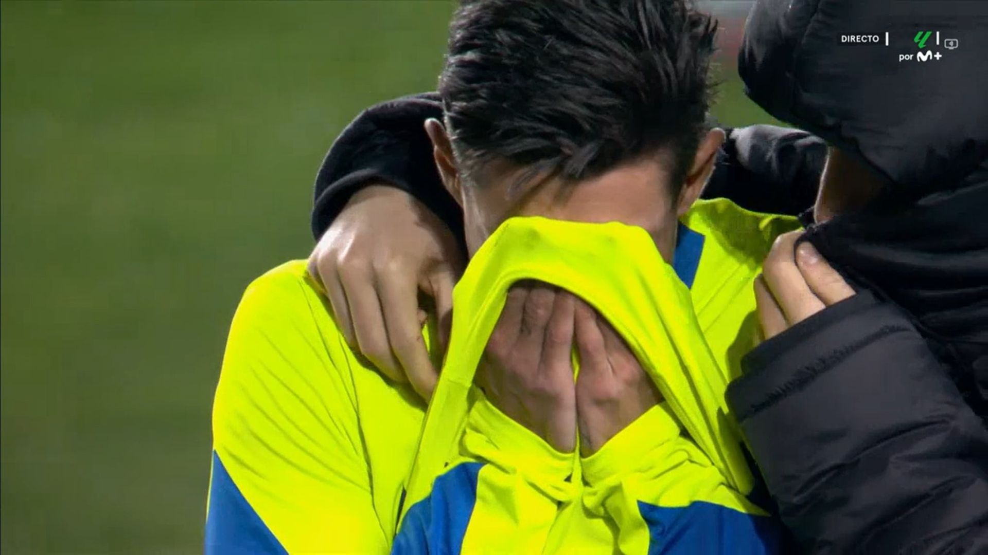 Álex Sancris llorando en Vallecas.