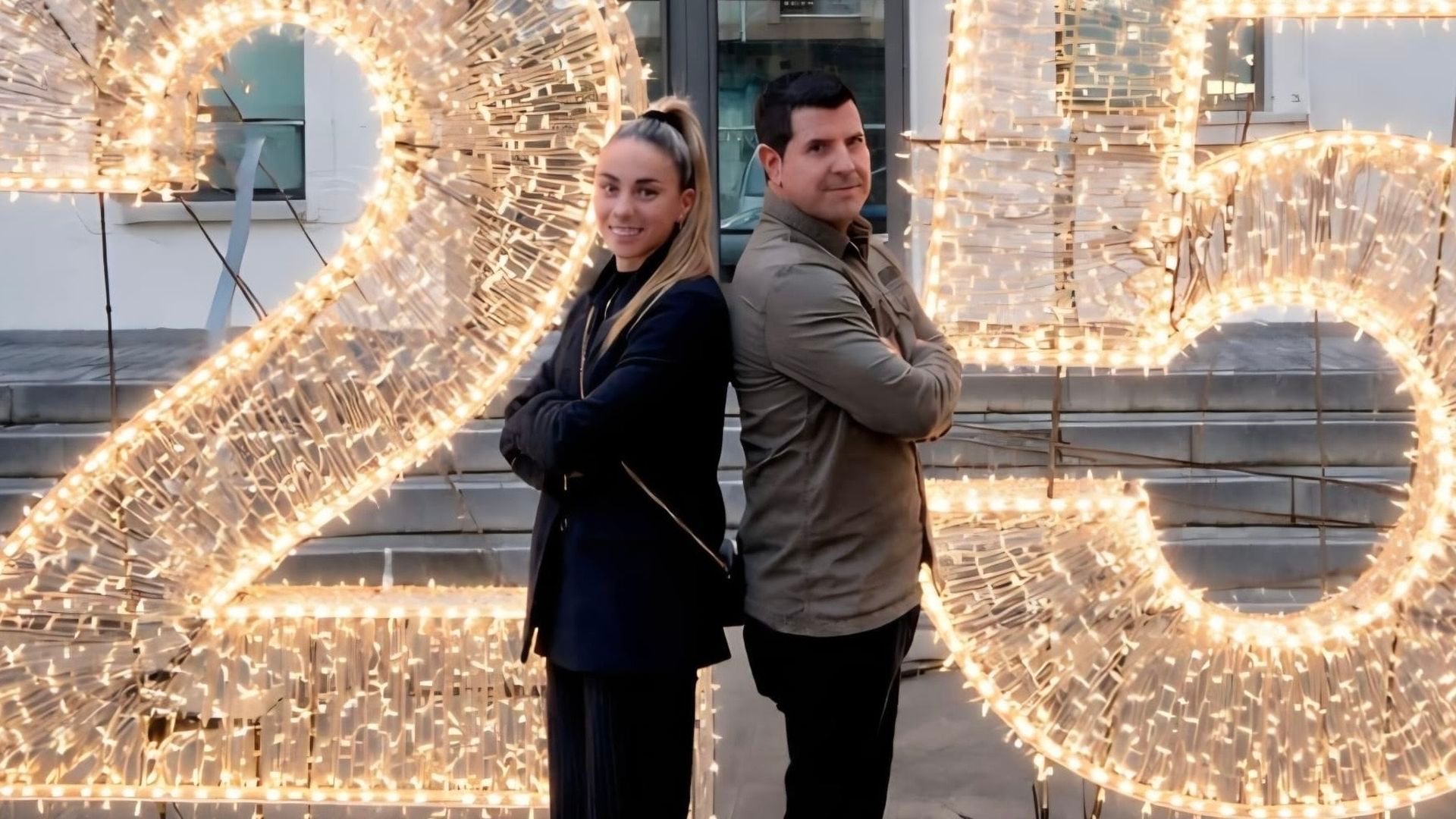 Athenea del Castillo con Andrían Fernández antes de las campanadas