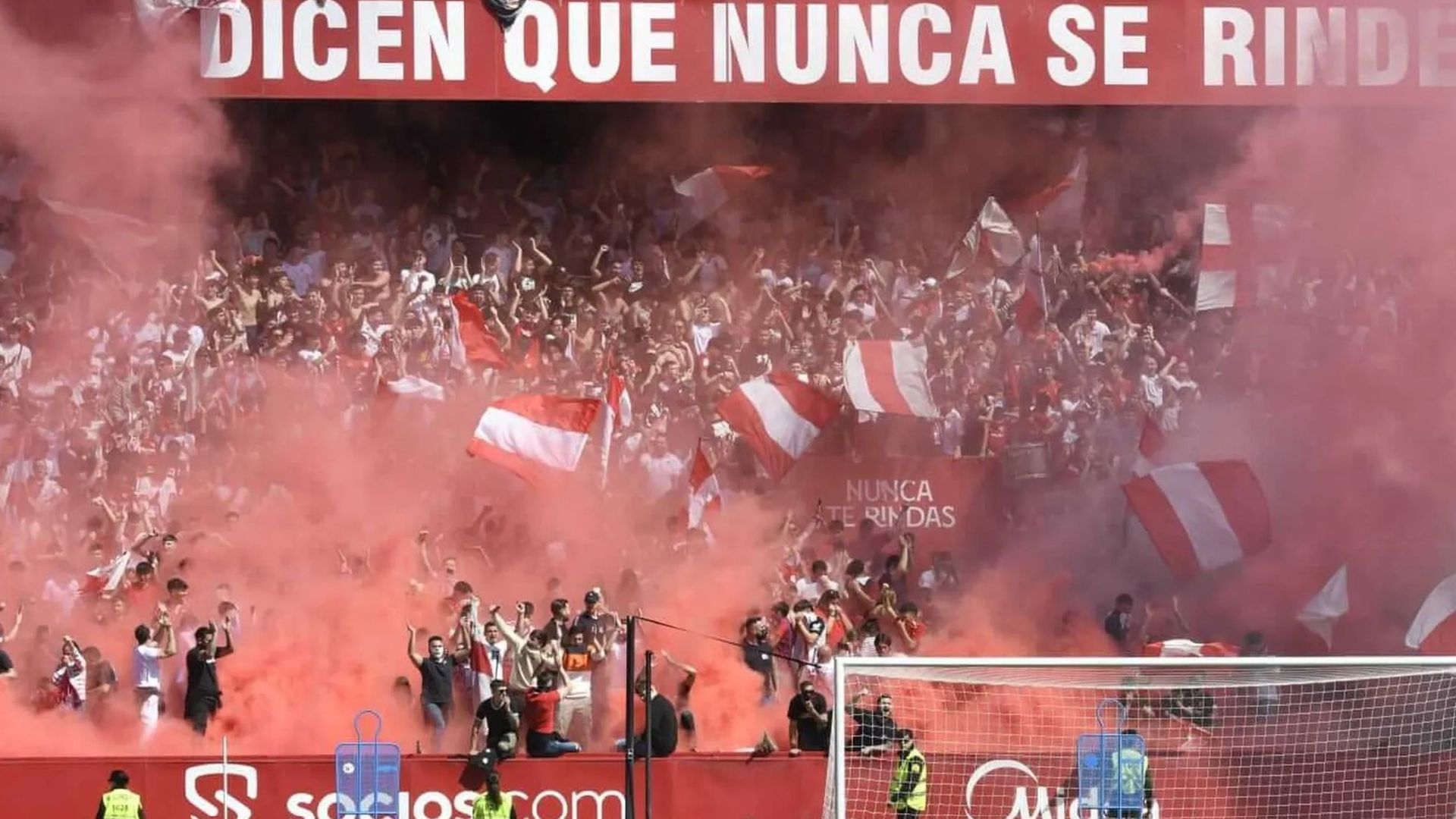 Bengaleo de Biris Norte antes de un derbi
