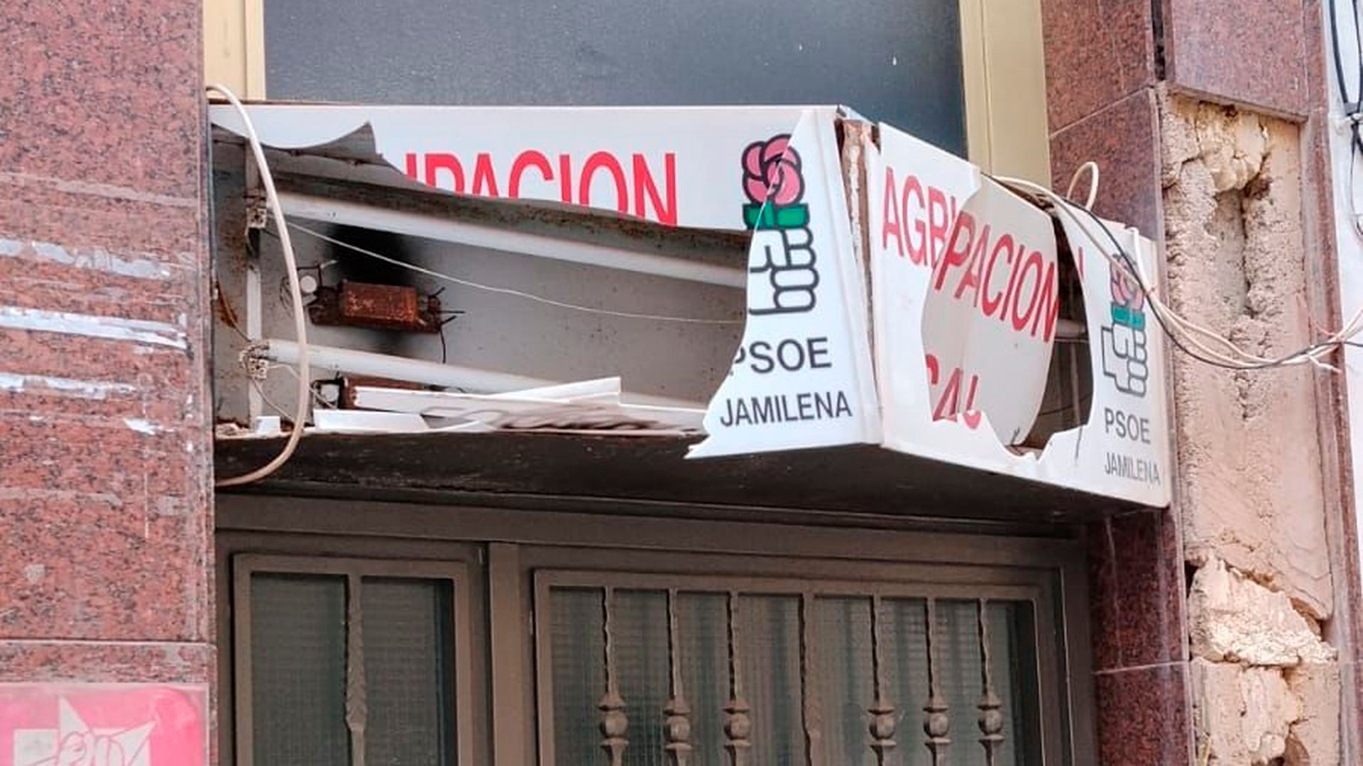 Destrozos en la sede socialista de Jamilena Destrozos en la sede socialista de Jamilena