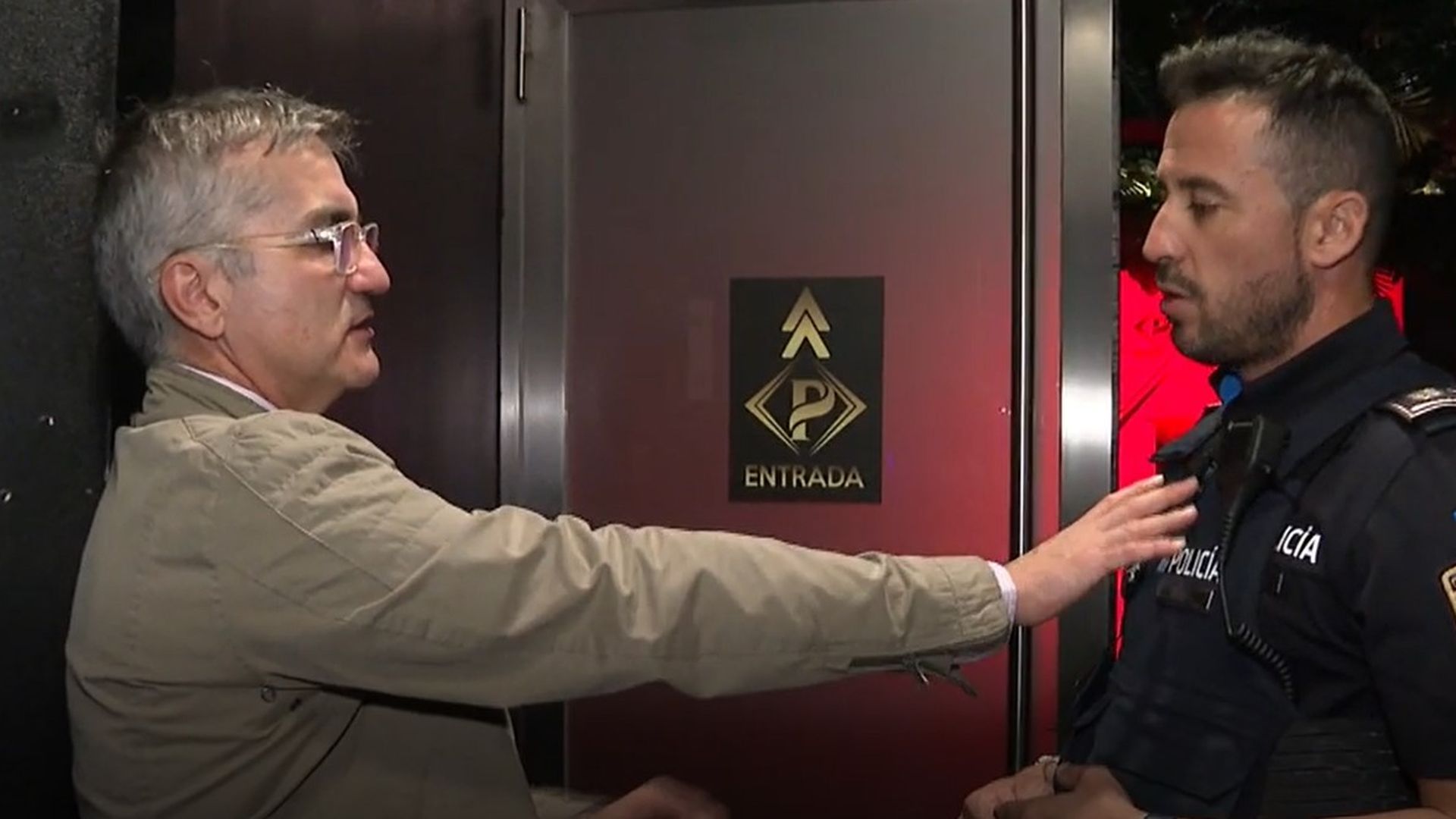 Dos personas en un metro cuadrado