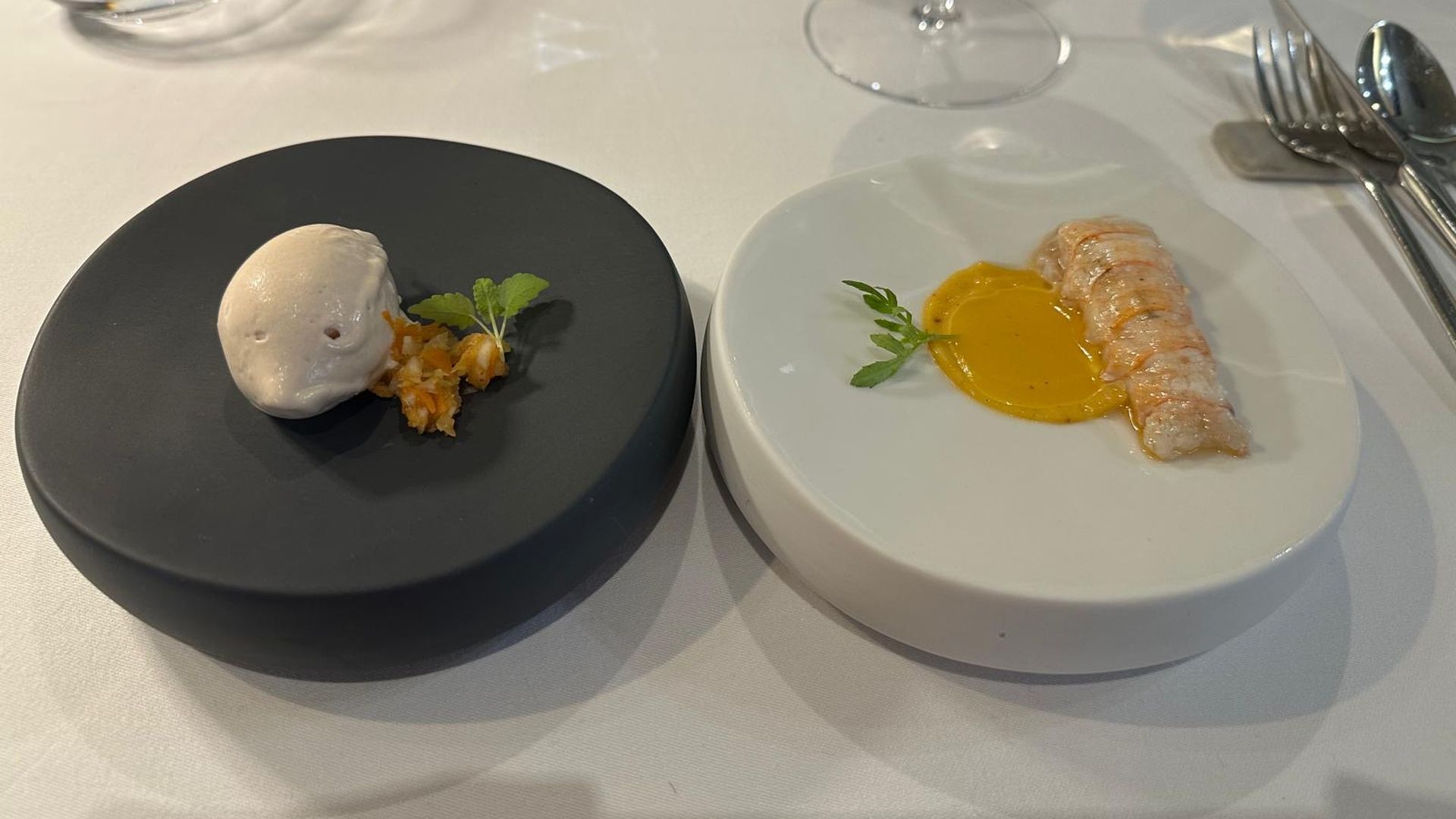 Helado de cigala y cigala en escabeche.