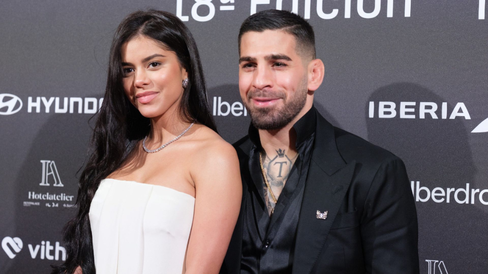 Ilia Topuria y Giorgina Uzcategui en un evento