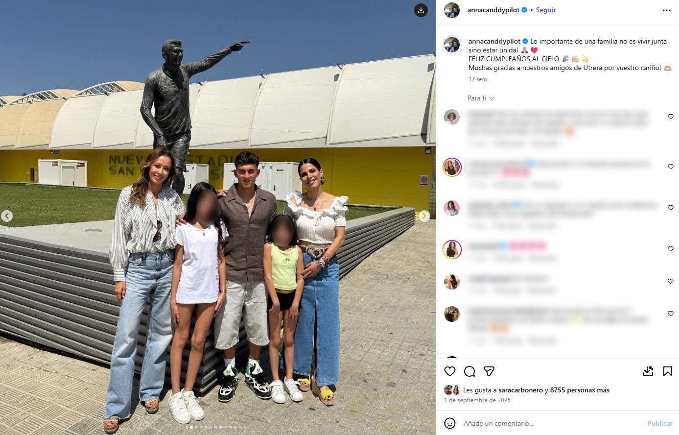 José Antonio Reyes, junto a sus hermanas el día del cumpleaños de su padre