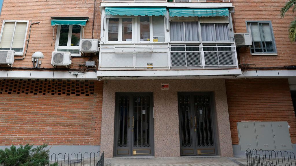 La muerte de la mujer que cayó desde un undécimo en Madrid no sería violencia de género: la víctima dejó marcas de defensa en la ventana