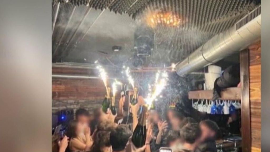 Las imágenes de cómo comenzó a arder el techo del bar Le Constellation en la estación de esquí en Suiza
