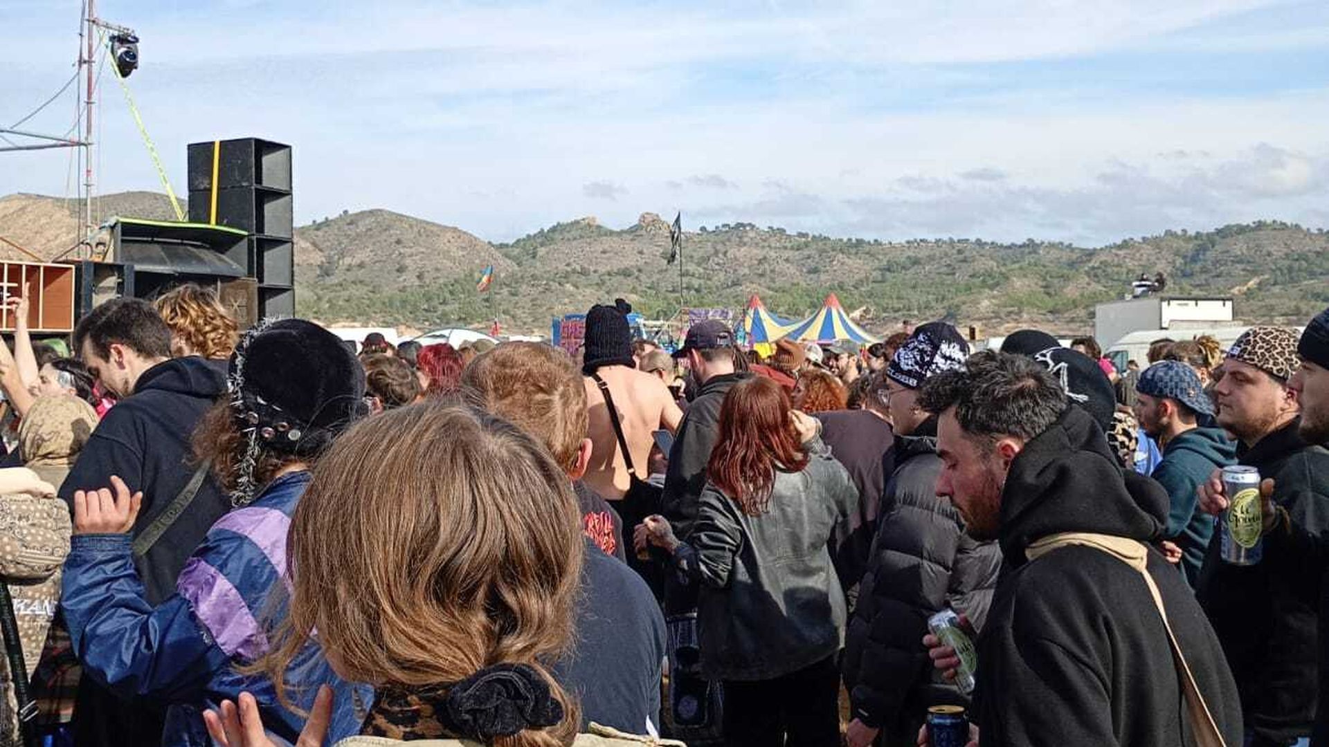 Rave en el entorno del embalse de El Cenajo, Albacete, con la asistencia de 1.000 caravanas y furgonetas