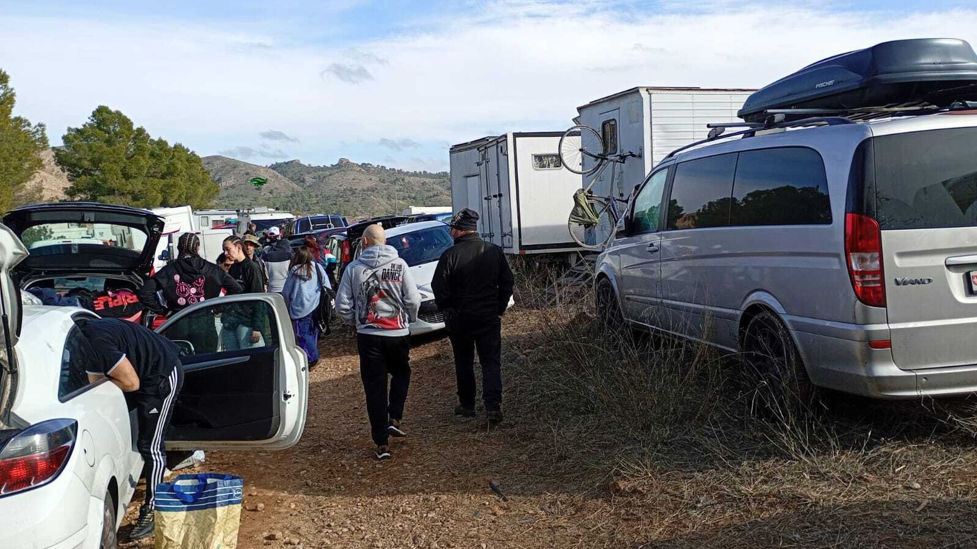 Rave en el entorno del embalse de El Cenajo, Albacete, con la asistencia de 1.000 caravanas y furgonetas