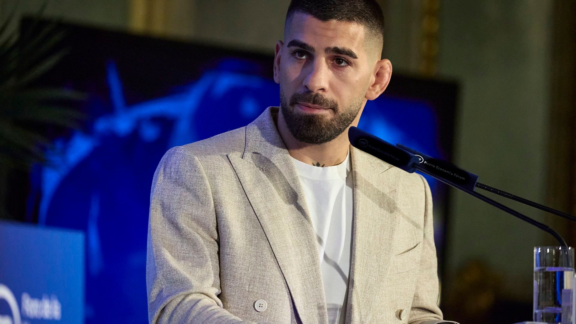 Archivo - El actual Campeón Mundial de Peso Ligero de UFC, Ilia Topuria, durante un desayuno informativo de Nueva Economía Forum, en el Real Casino Gran Círculo de Madrid, a 16 de septiembre de 2025, en Madrid (España).