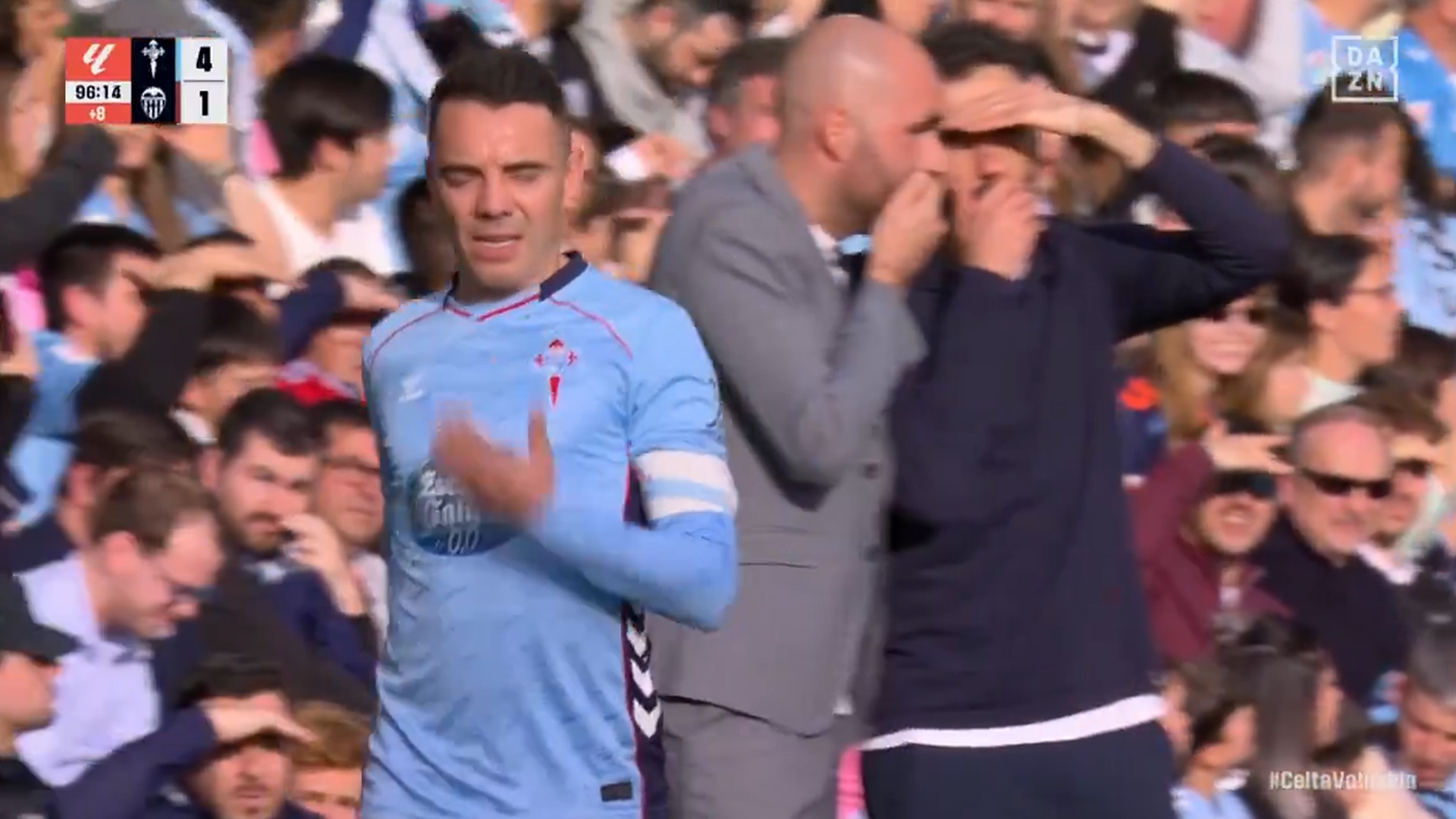 Giráldez y Corberán charlan tras la lesión de Agirrezabala