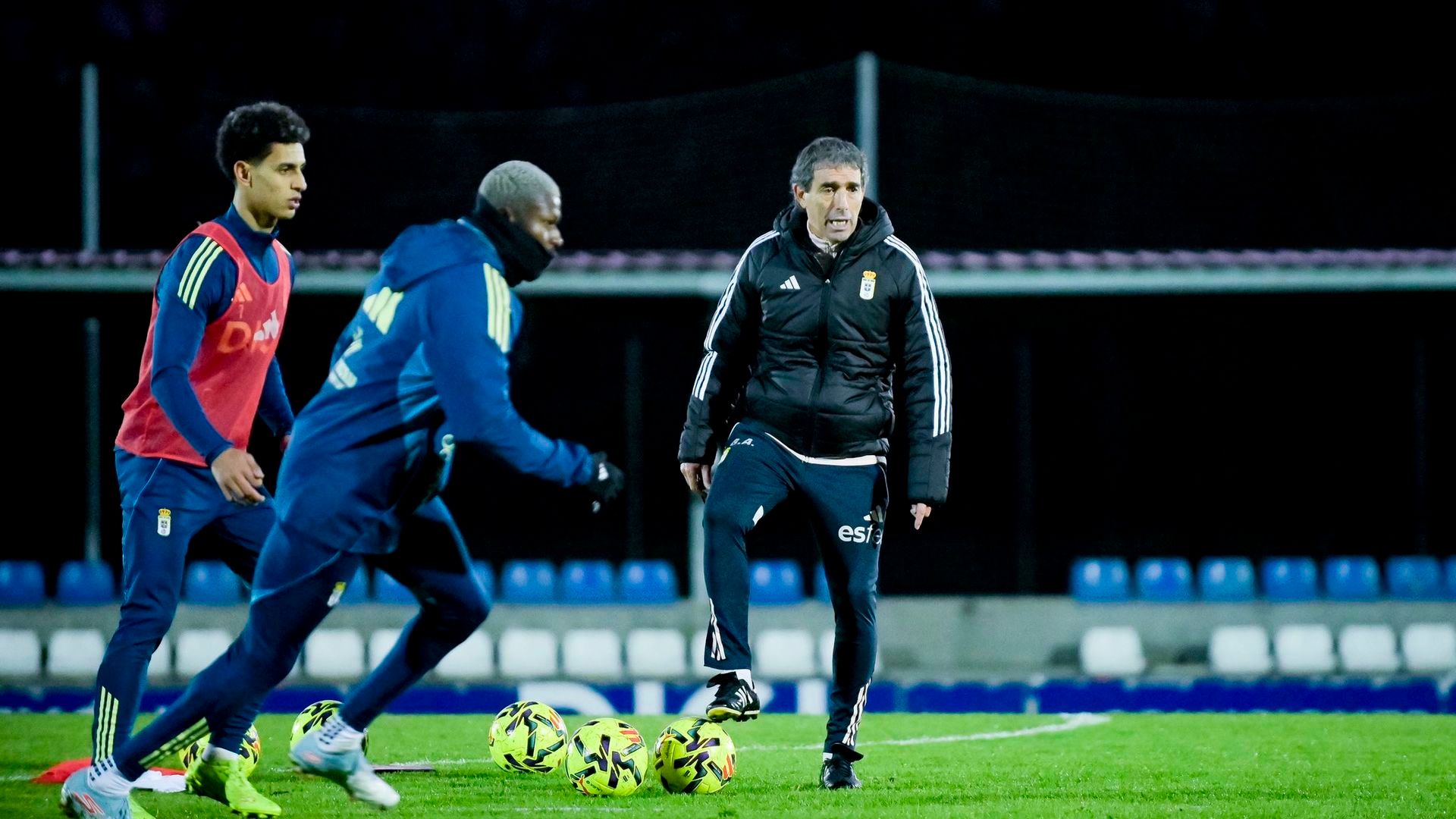 Guillermo Almada dirige una sesión de entreno Guillermo Almada dirige una sesión de entreno