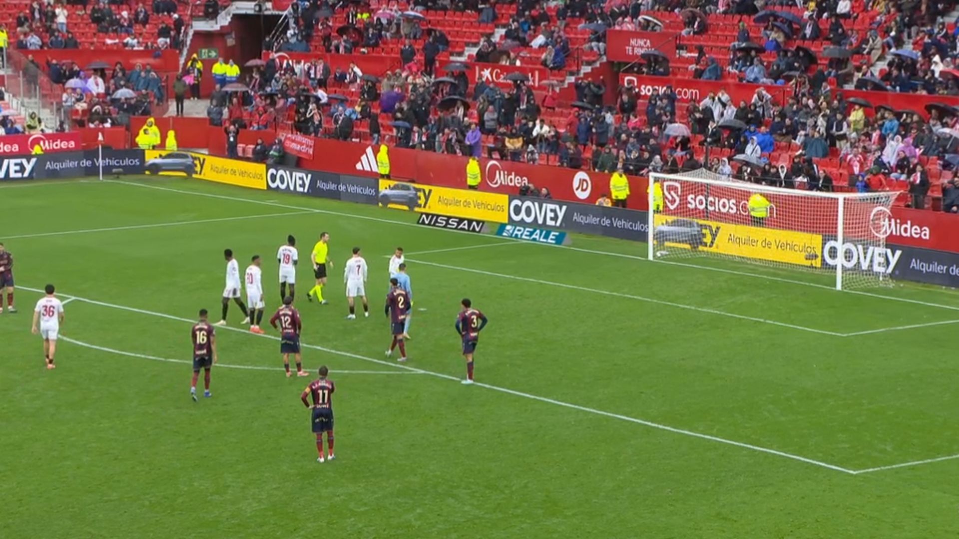 Captura del momento previo al lanzamiento del penalti.