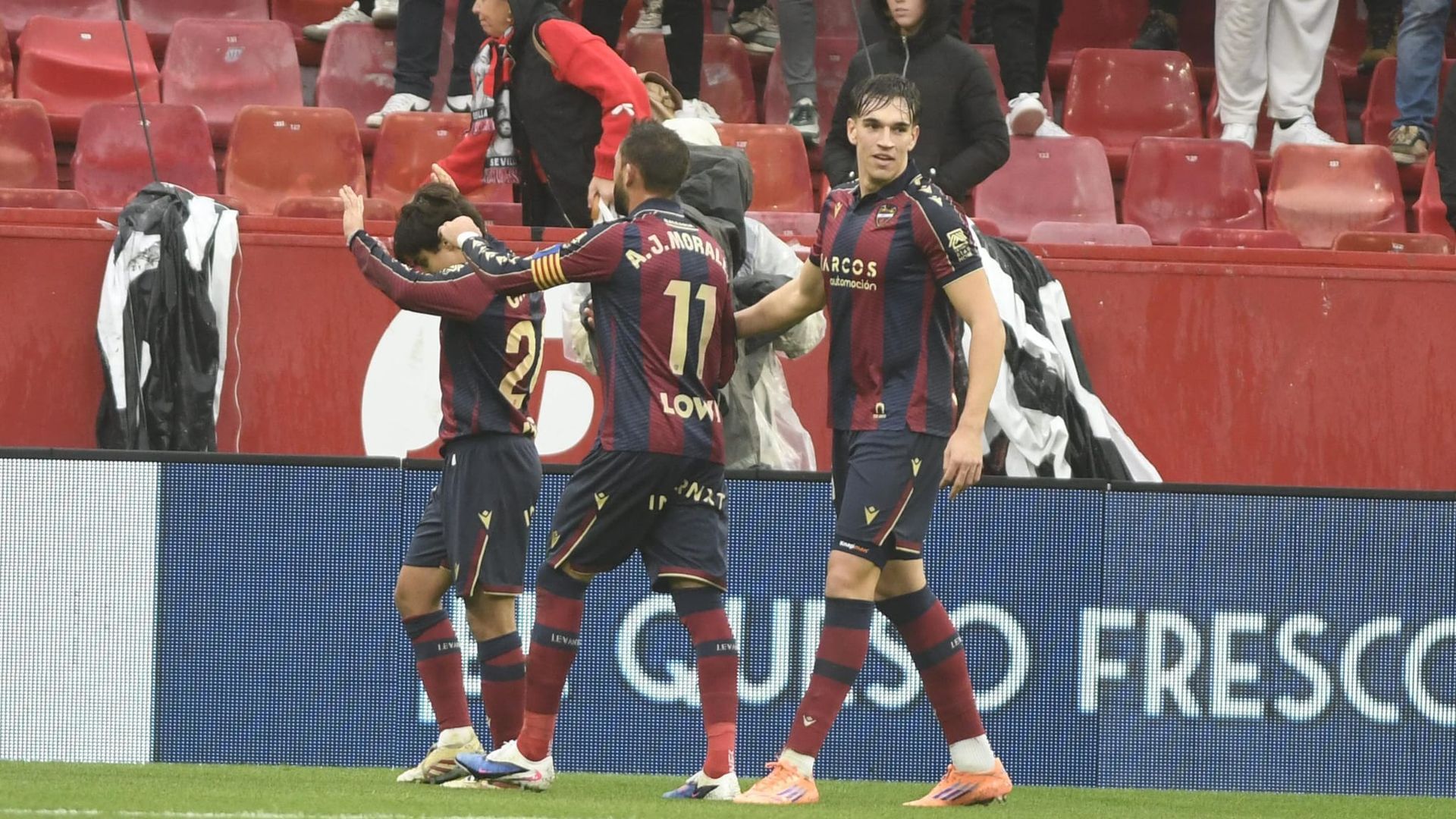 Carlos Álvarez, tras marcar en el Sevilla-Levante