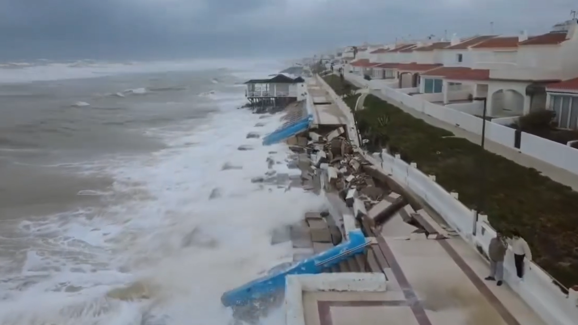 Aviso naranja en Cádiz, Málaga y Alicante por la borrasca Francis: ya causó graves destrozos en Huelva