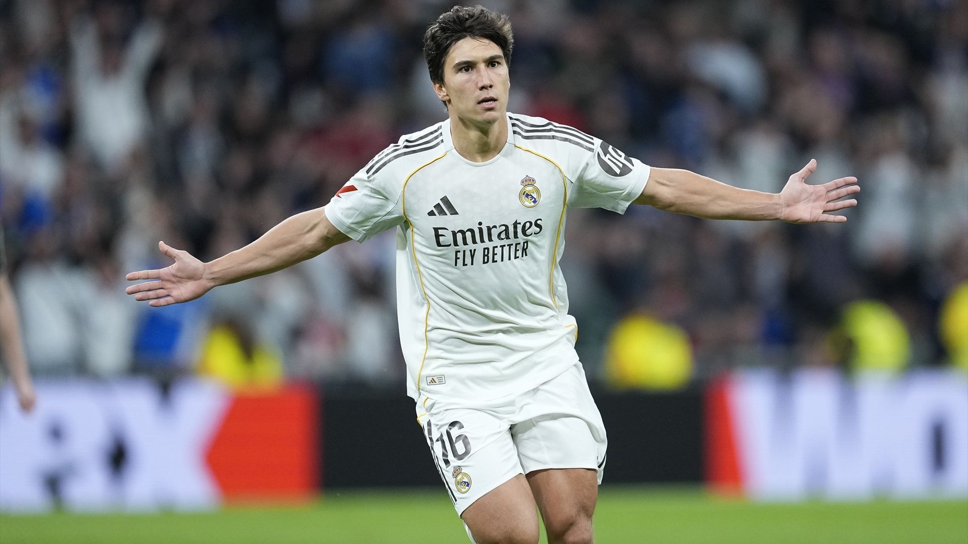 Gonzalo García celebra uno de sus goles en el Real Madrid-Betis