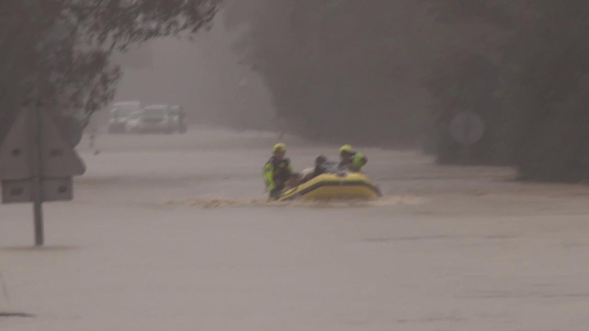 Mandan Es-Alert en Cádiz y Málaga, donde activan el aviso rojo por la borrasca Francis: desbordamientos, rescates y diez carreteras cortadas en varios puntos de Andalucía