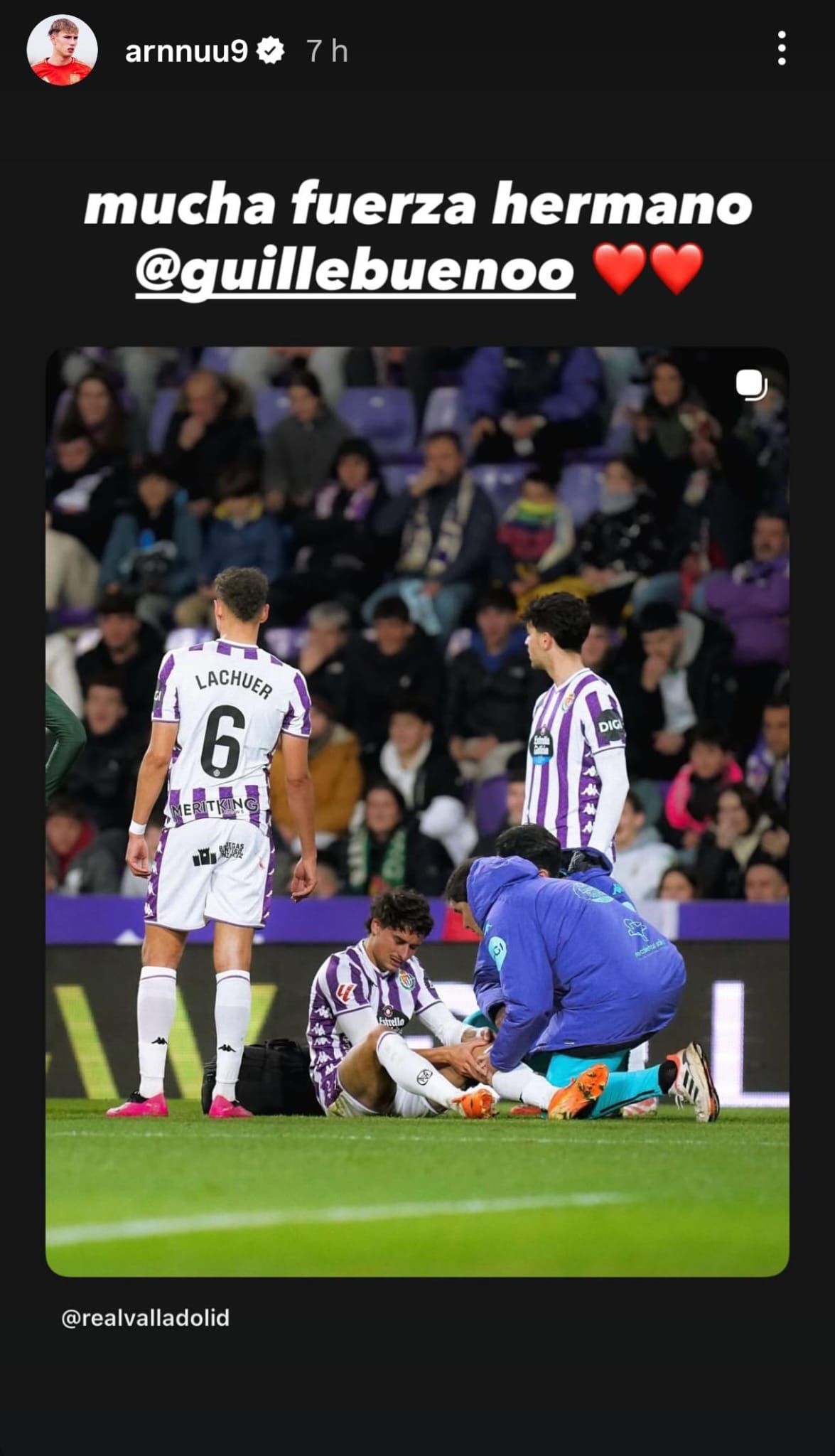 Arnu manda ánimos a su compañero Guille Bueno.