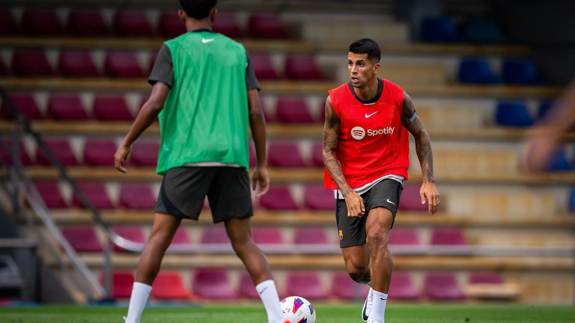 Joao Cancelo entrena con el FC Barcelona