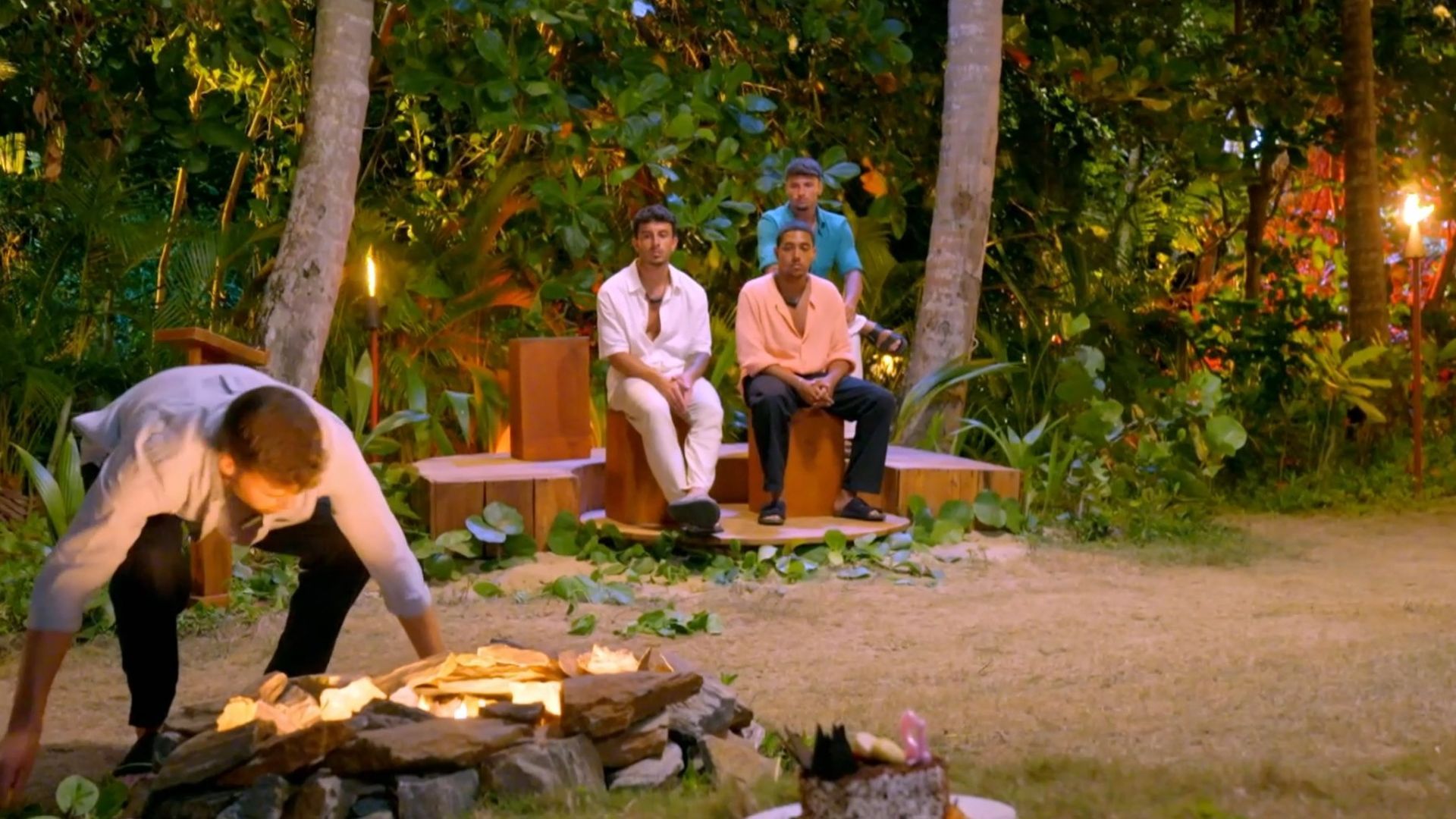 Darío explica que significa para él y Almudena el 'patito' y ¡lo acaba tirando a la hoguera!