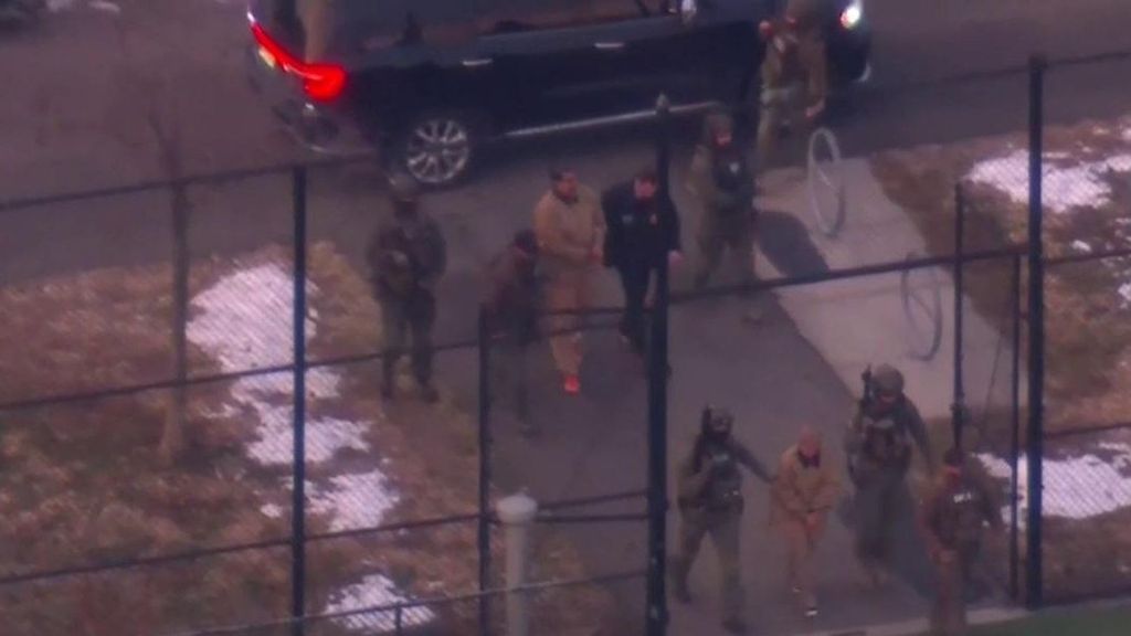 El paseíllo de Nicolás Maduro desde Nueva York al juzgado de Manhattan: cojo, esposado y en helicóptero