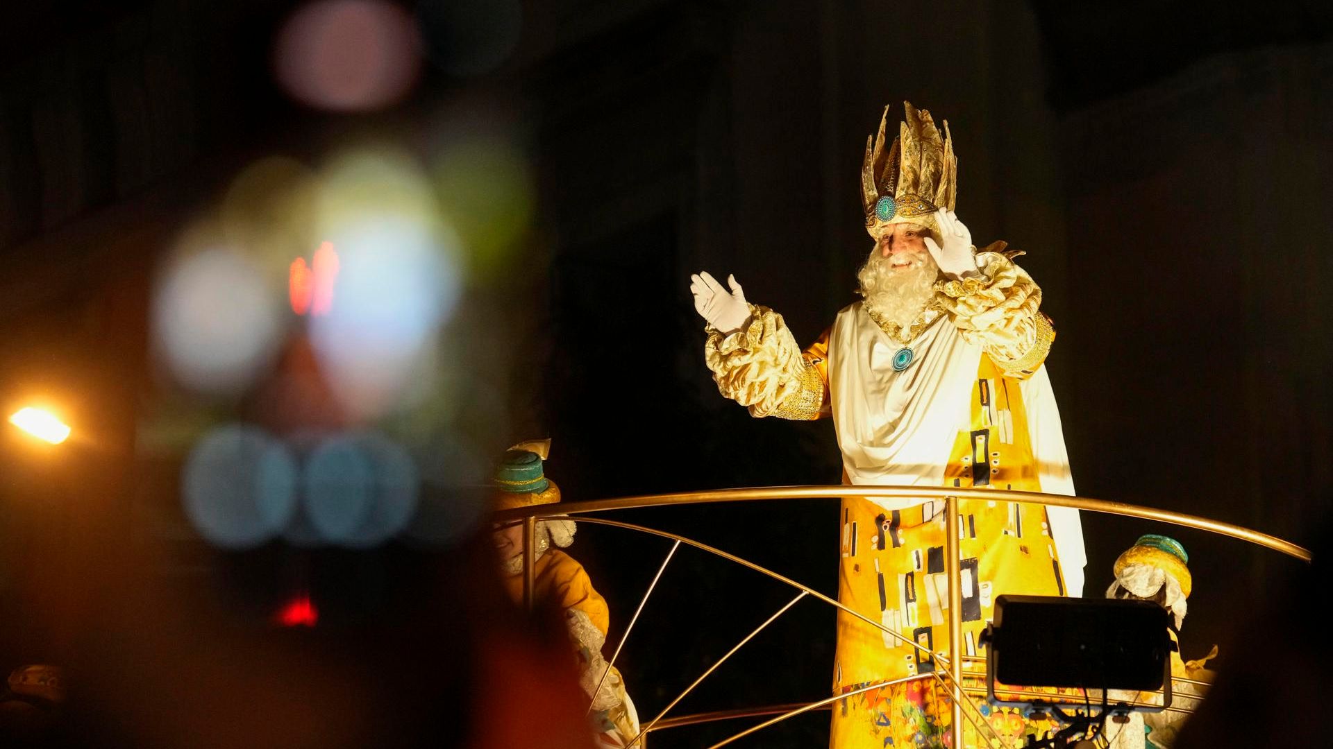 El rey Melchor estrena carroza en Barcelona