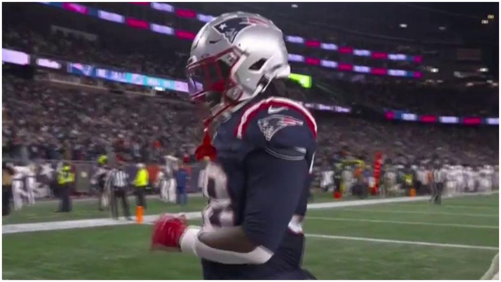 Rhamondre Stevenson se sube al tractor y arrasa con un touchdown la defensa de los Dolphins