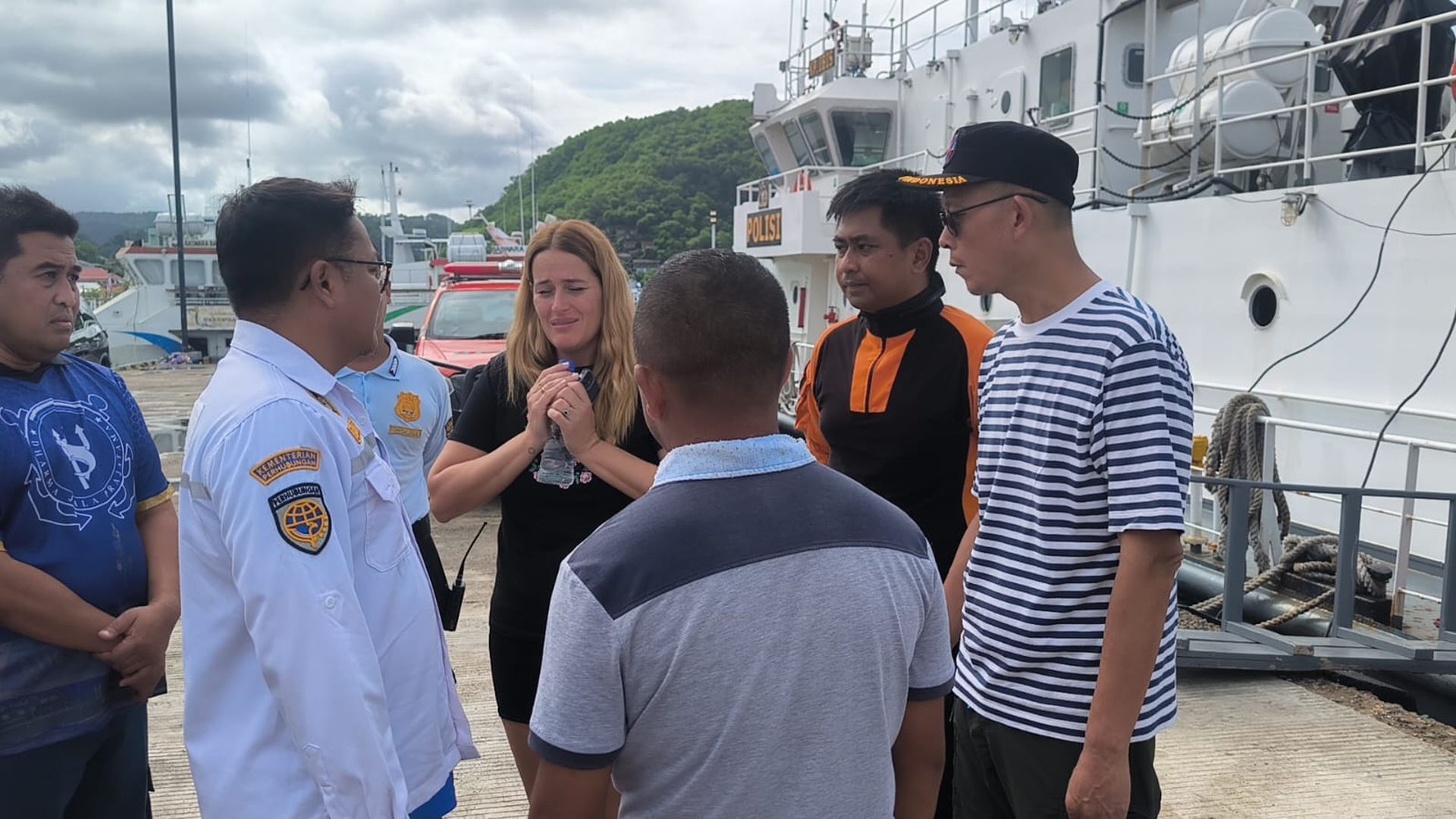 Equipos de rescate de Indonesia buscan al español y sus hijos desaparecidos