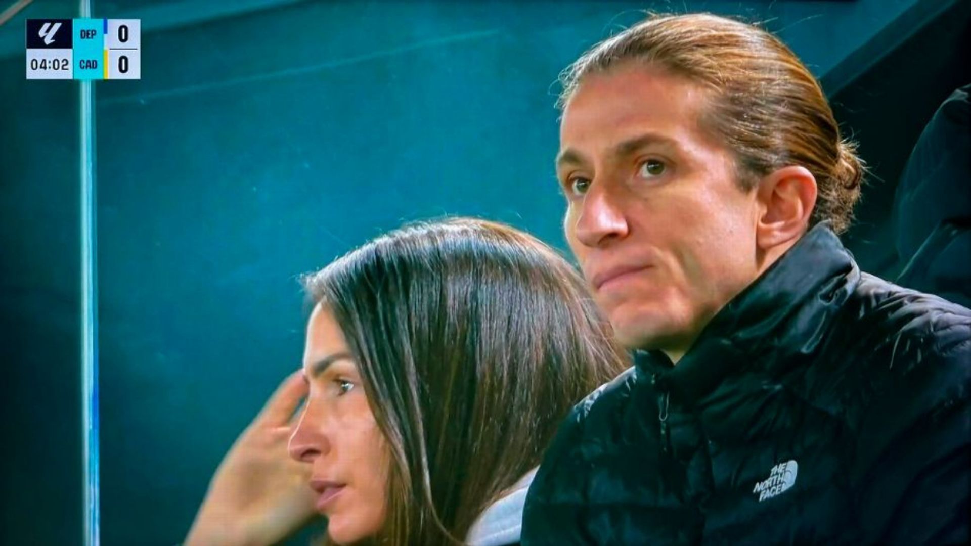 Filipe Luis, presente en el Deportivo - Cádiz viendo a Víctor Aznar