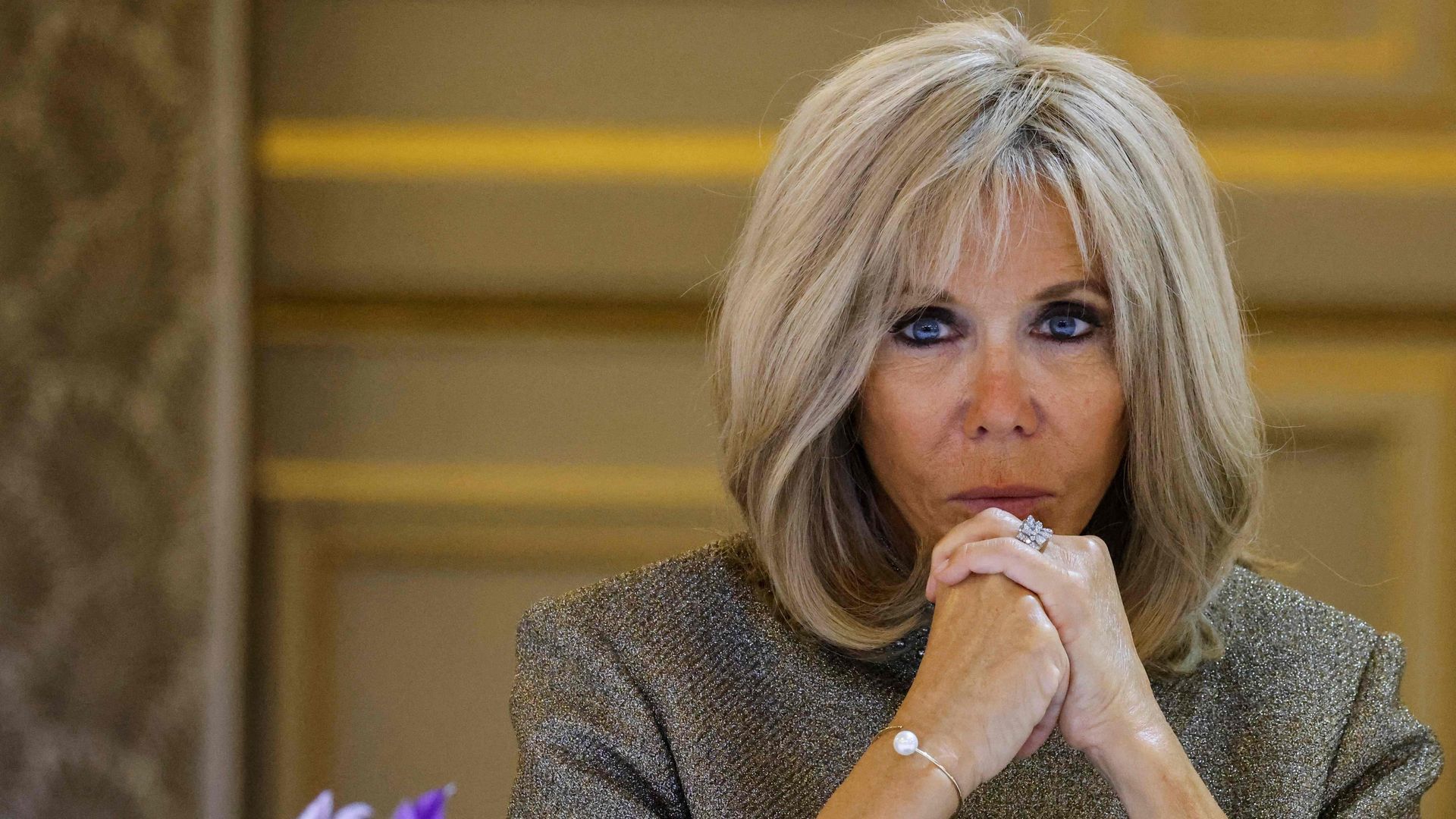 La Justicia francesa condena a los ciberacosadores de Brigitte Macron: hasta 8 meses de prisión por difundir bulos contra ella