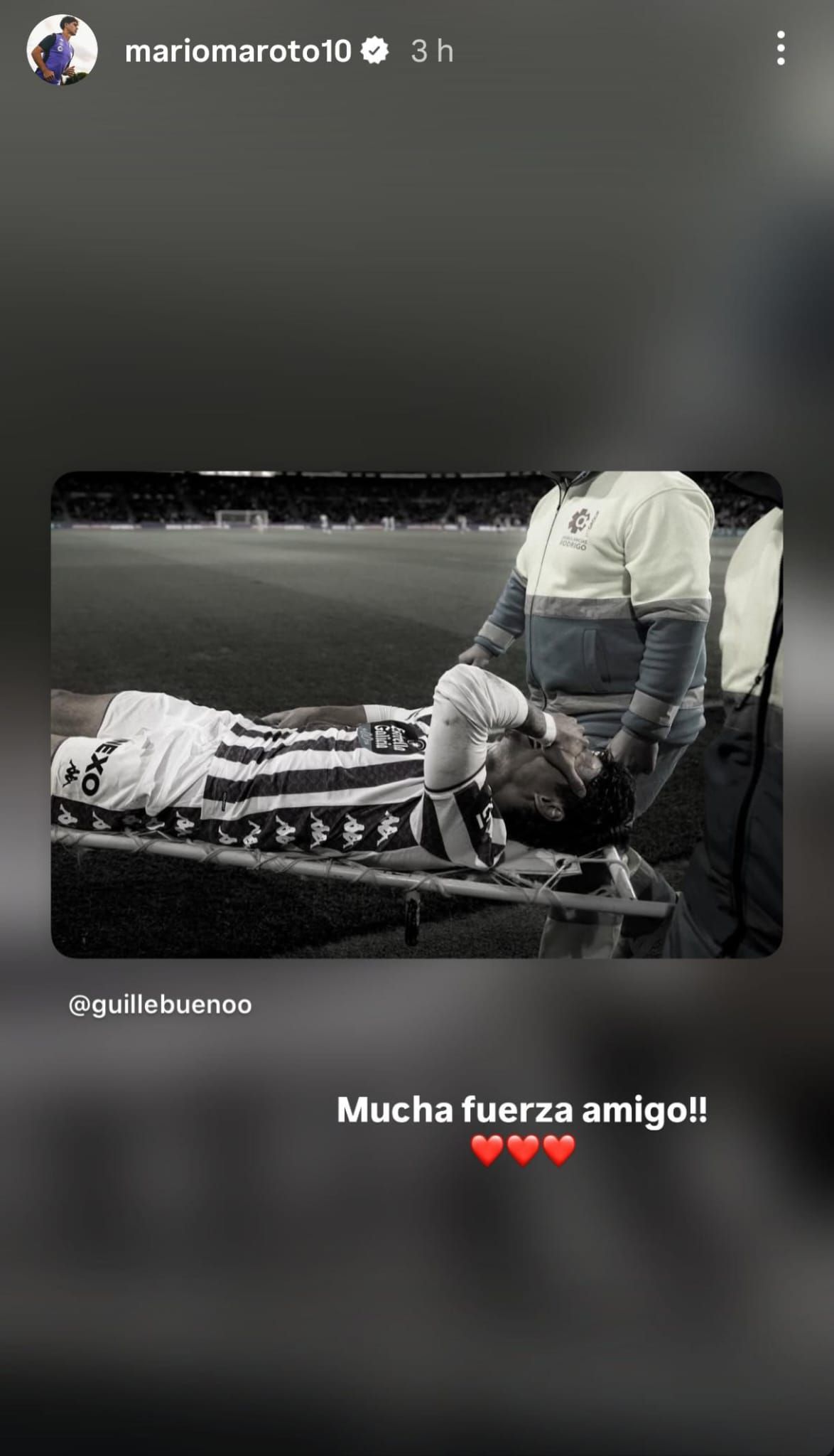 Maroto manda ánimos a su compañero Guille Bueno.