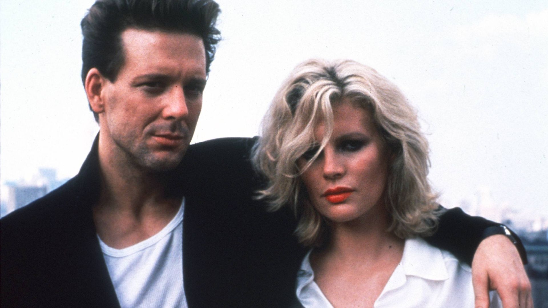 Mickey Rourke y Kim Basinger en 'Nueve semanas y media'