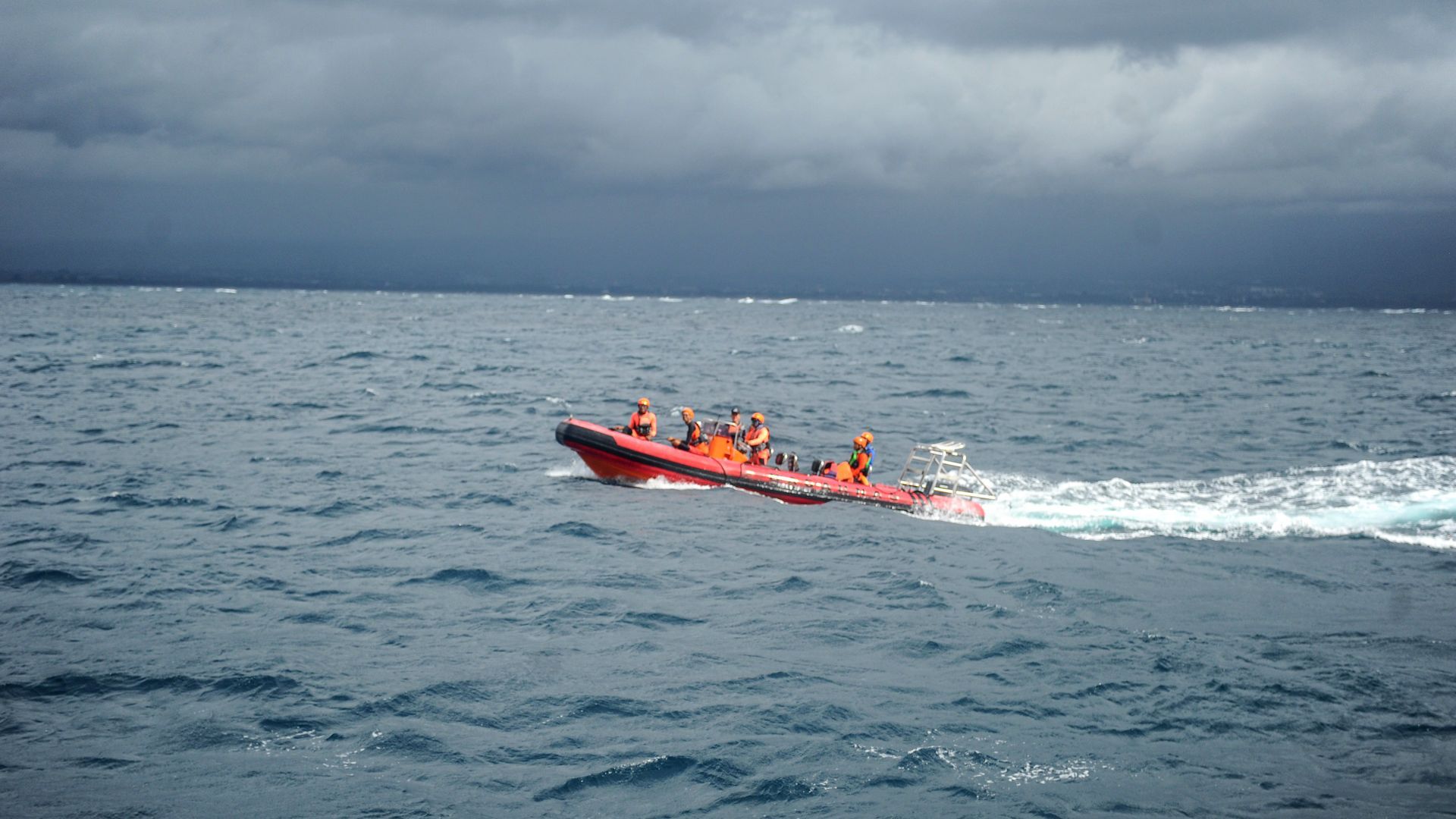 Búsqueda de los españoles desaparecidos tras naufragio en Indonesia