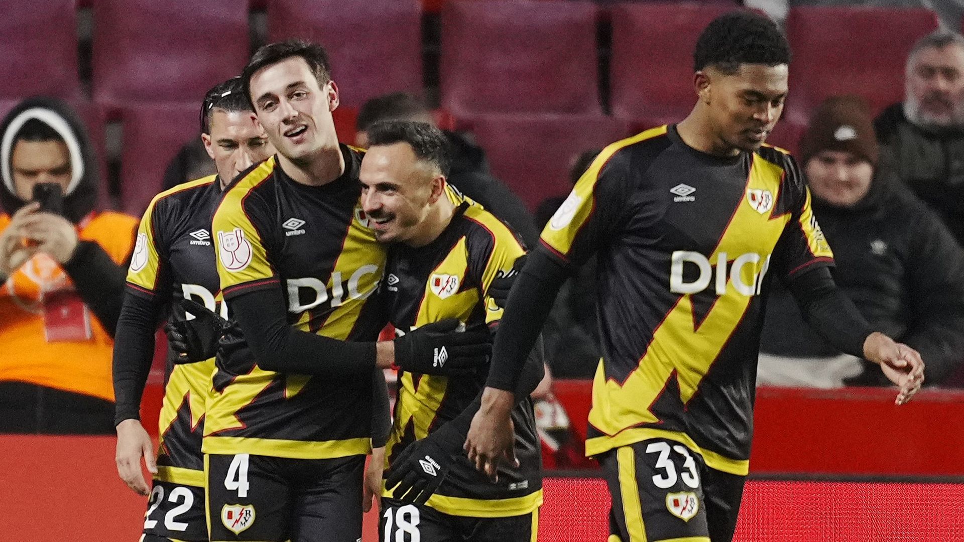 El Rayo Vallecano celebra el gol de Pedro Díaz al Granada El Rayo Vallecano celebra el gol de Pedro Díaz al Granada