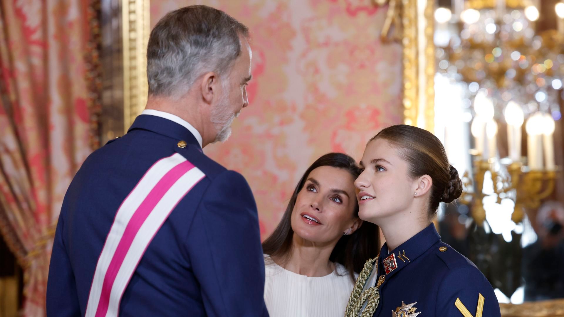 Felipe VI, la reina Letizia y la princesa Leonor durante la Pascua Militar 2026