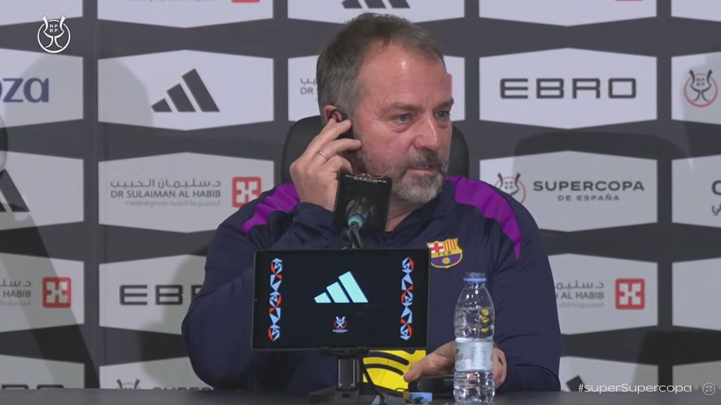 Hansi Flick no da por hecho el fichaje de Joao Cancelo